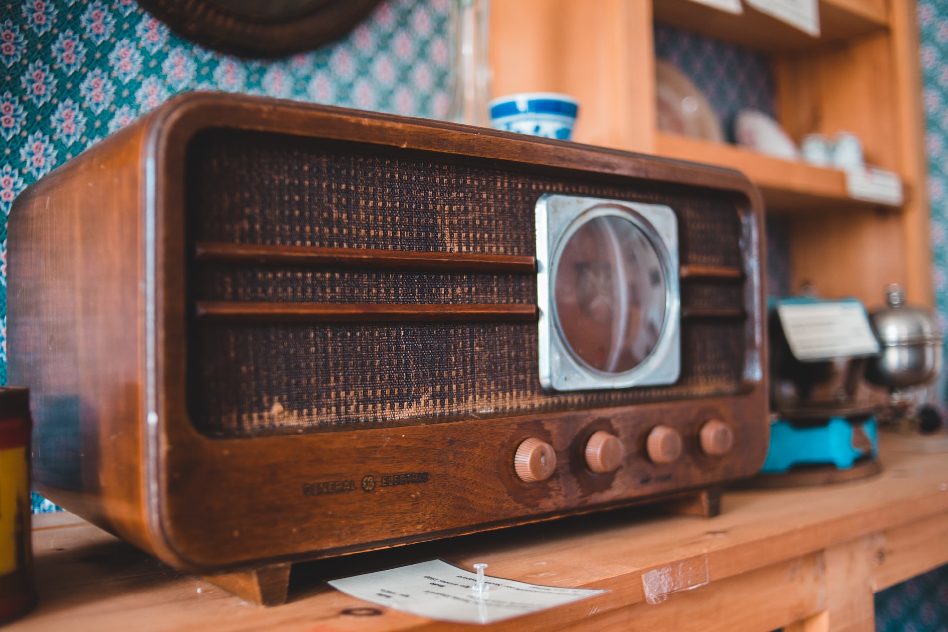 best-media-for-modern-d2c-brands-old-fashioned-radio-cache-valley